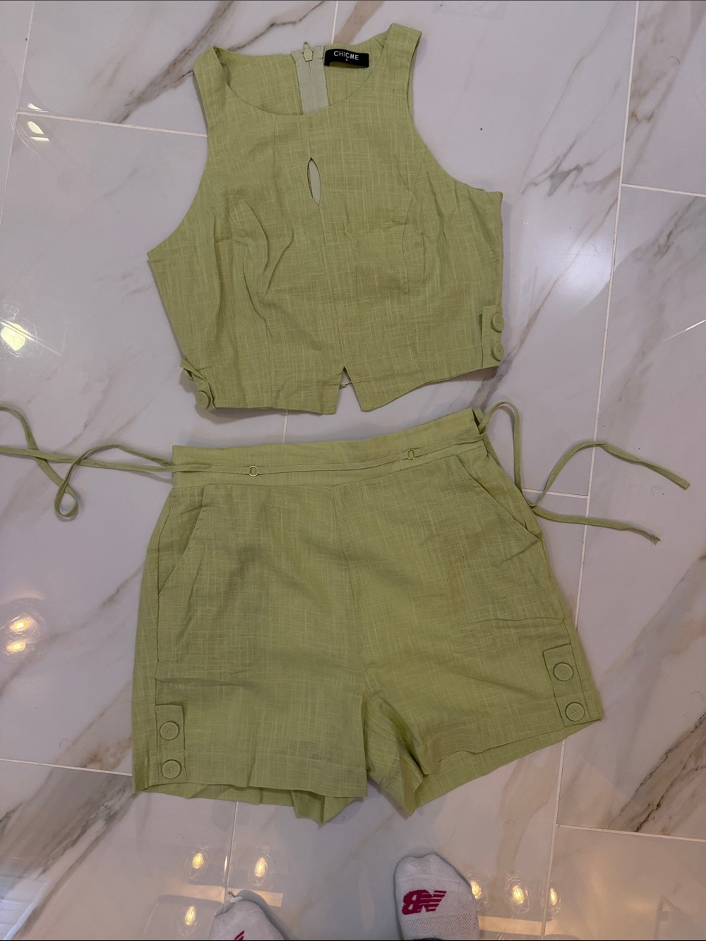 chic Light Lime Green Crop Top & Tie-Waist Shorts Set